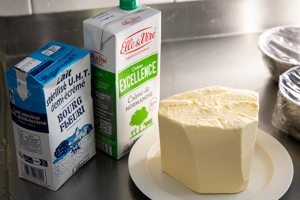 牛乳は、ノーブランドの低脂肪のもの