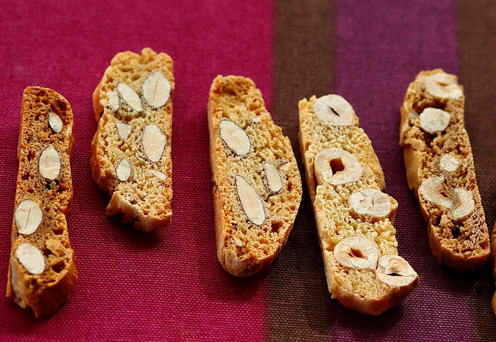 イタリア・アフロンティ社が扱う上質なアーモンド、ヘーゼルナッツを使用したビスコッティ。