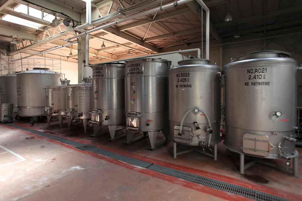 洗浄や温度管理がしやすいステンレスタンクを使用