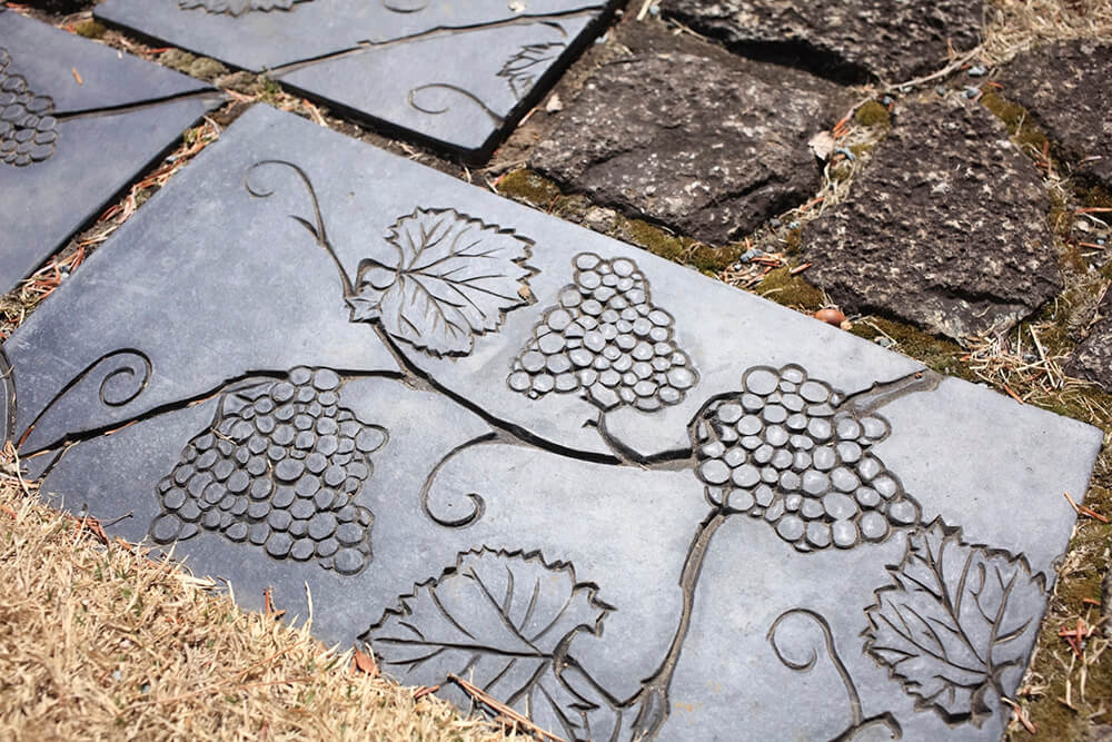 小諸ワイナリーの敷地内には日本庭園「万酔園」があります