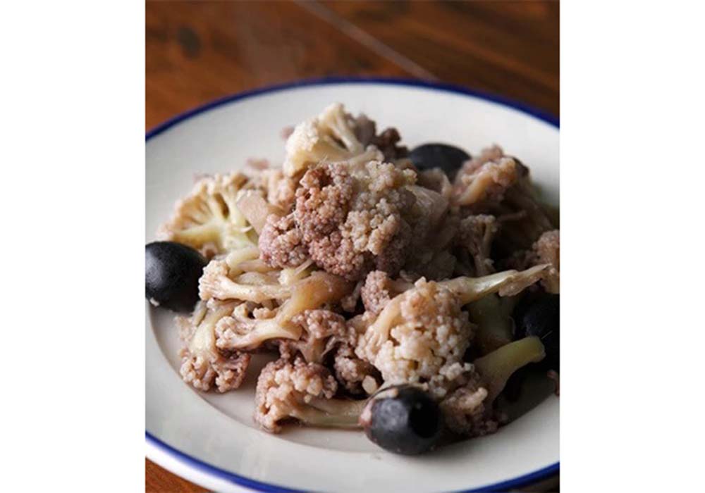 カリフラワーの赤ワイン煮