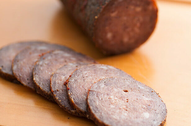 荻野伸也シェフに教わる　脂身の旨味を生かす「土佐あかうしのサラミ」