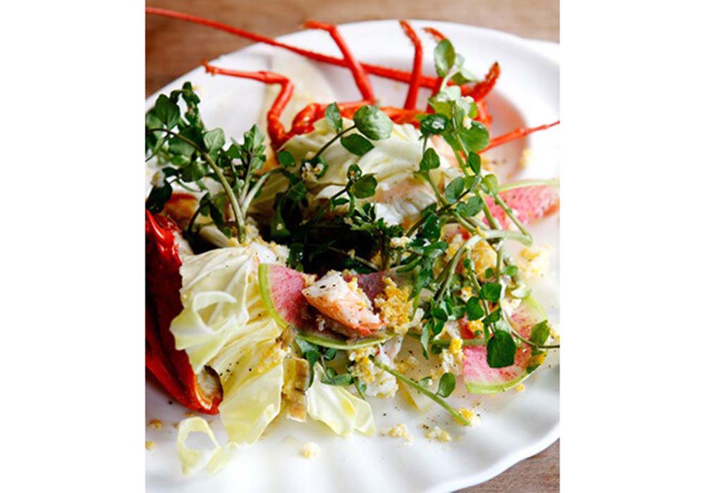 三浦の野菜と地卵、伊勢海老のサラダ 自家製アンチョビのソース