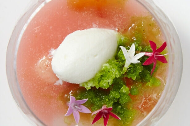 「Fujiya 1935」藤原哲也シェフのミントのグラニテ 白桃のスープ　より