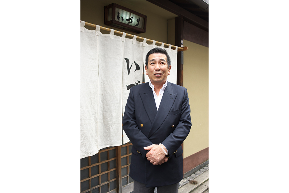 「鯖ずしはもともと保存食。保存性よりおいしさを重視して作ろうと生まれたのが現在の店の味です」と7 代目の佐々木邦泰さん。