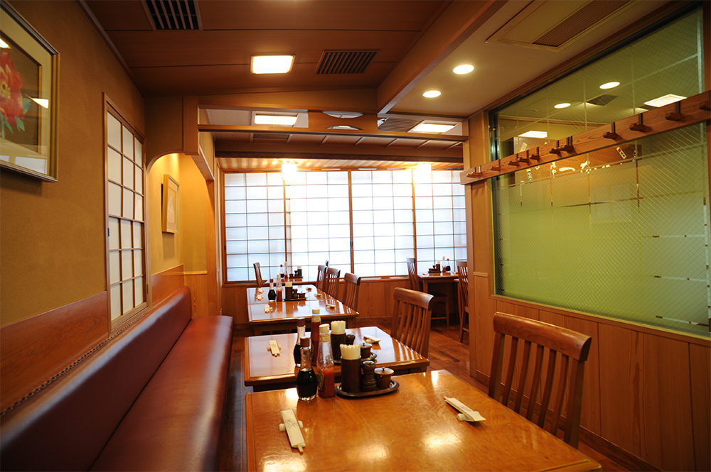 2階には20席のテーブル席も。