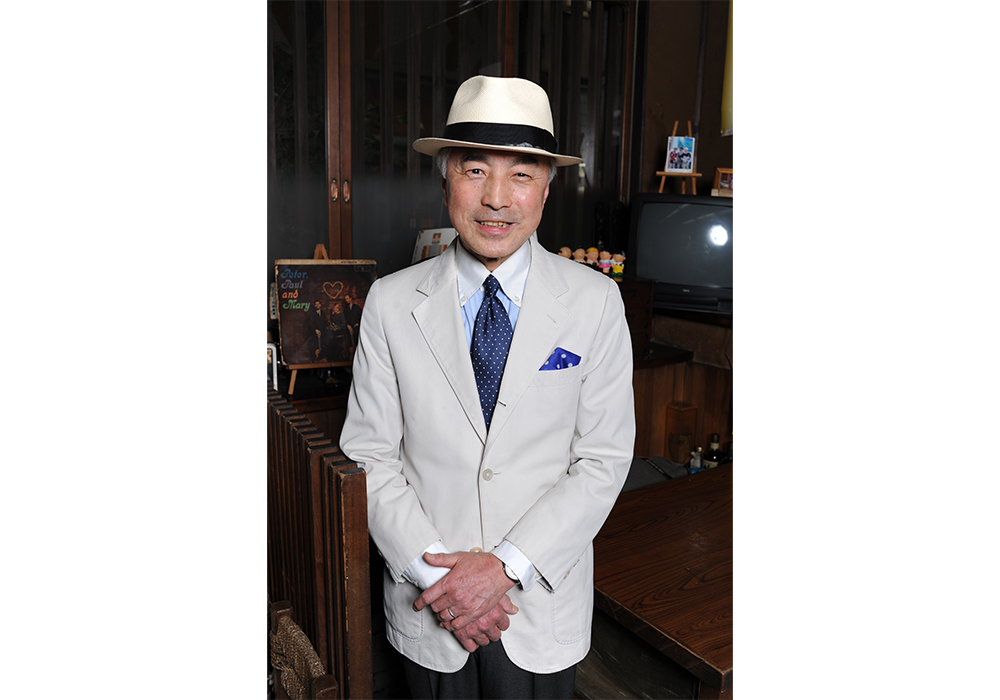 ご主人の長岡孝嗣さん。普段は前掛け姿で厨房に立つが、オフはVANのジャケットとパナマ帽を手放さない筋金入りのアイビー派。