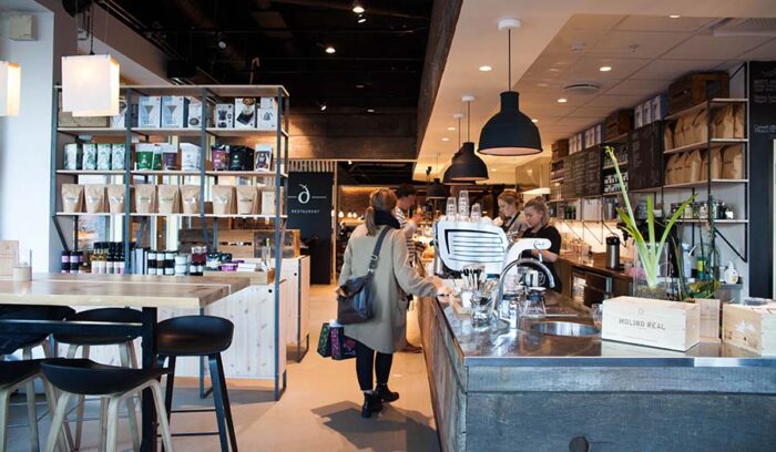 コーヒーと新北欧料理を楽しむ贅沢エリア