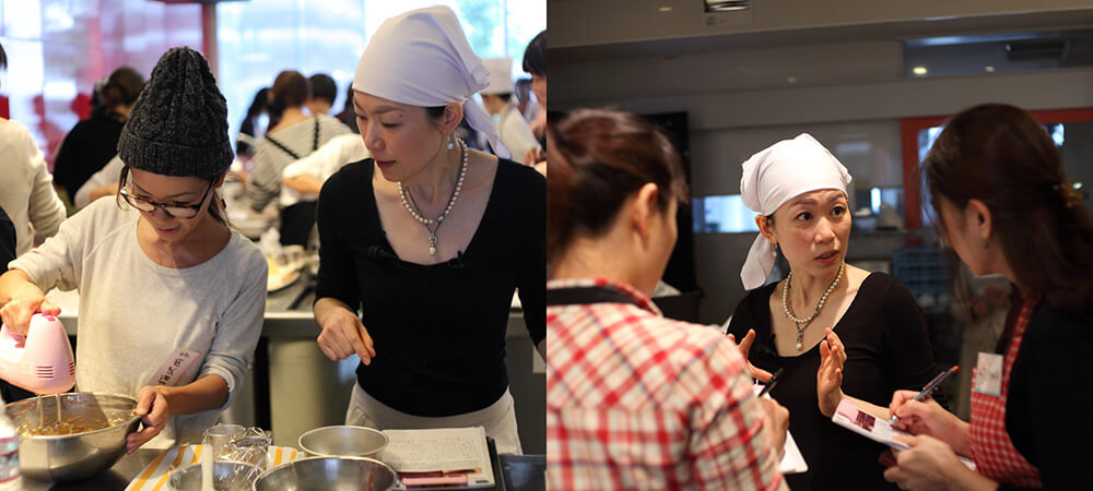 会場を回る吉田さん