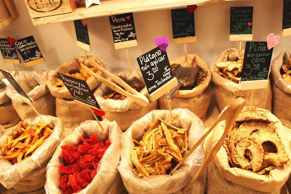 ドライフルーツやナッツ類