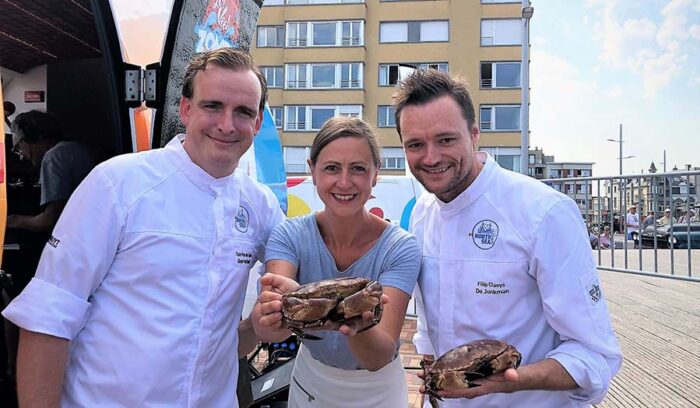 ビーチで料理をふるまい、環境を語る。料理人のラジオ番組。