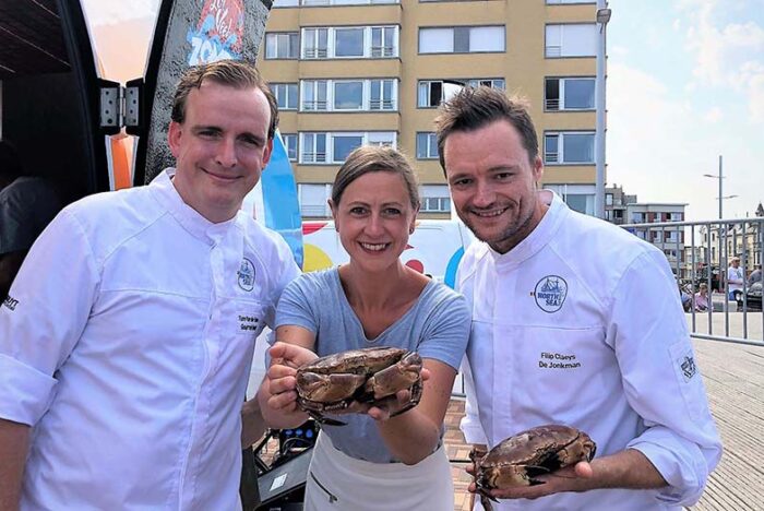 ビーチで料理をふるまい、環境を語る。料理人のラジオ番組。