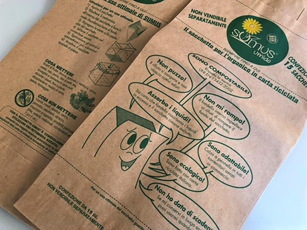 スーパーで売られている紙製の生ゴミ袋。