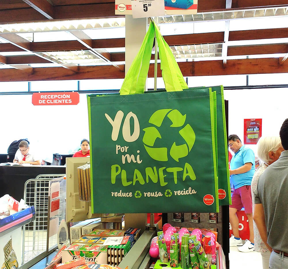 オリジナルエコバッグを売るスーパー