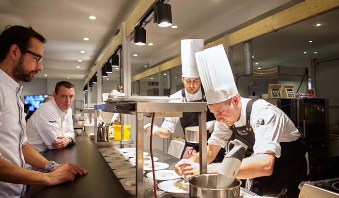 料理コンテスト「魚料理、最高料理人賞」が魚の価値を引き上げる。