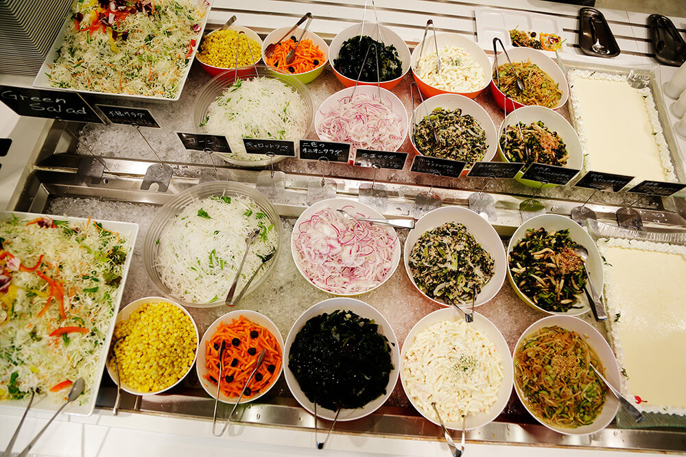 「Gram Buffet」に並ぶサラダ各種