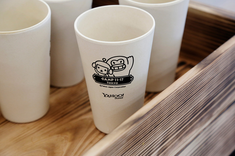 竹の繊維をパウダー状にして樹脂で固めたバンブーファイバーで作るコーヒーカップ