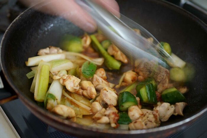 フライパンで作る焼き鳥丼。