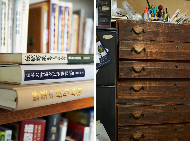 小林さんの自宅の書棚と祖父母から譲り受けた桐ダンス