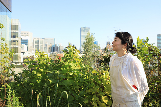 のむらゆり 「eatrip 」主宰、料理人。ケータリングやメニュー監修、料理教室など幅広く手掛ける。雑誌、ラジオのレギュラーも。『春夏秋冬おいしい手帖』（マガジンハウス）ほか著書も多数。