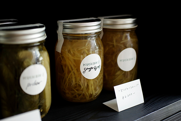 「店の味」を再現できる瓶詰 自家製瓶詰はコロナ禍から販売を開始して現在も継続中。マヨネーズなどの定番に加えて、パフェやドリンクに使う季節のジャムやシロップも人気アイテムに。