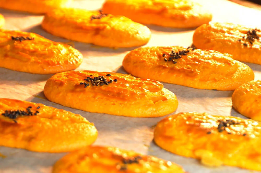 人参芋にバター、白餡を加えてスイートポテト風に仕立てた「ひがしやま」