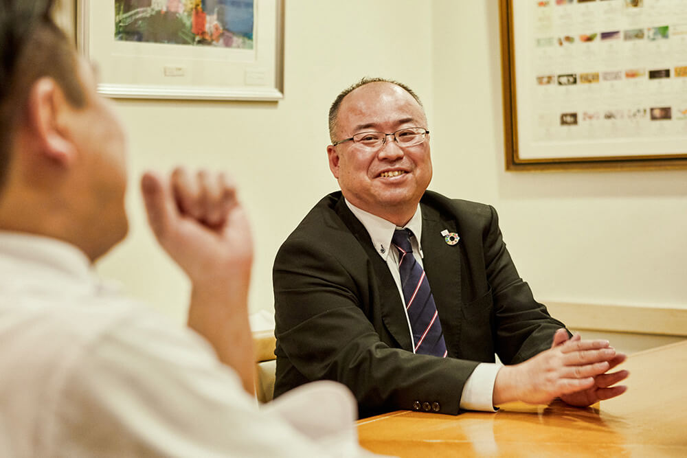 スターゼン 海外本部 輸入ポーク部部長　小池公一さん。