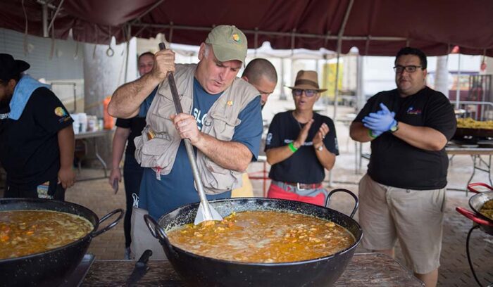 災害時に温かい食事を提供するシェフ組織「World Central Kitchen」