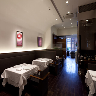 ア・ニュ ルトゥルヴェ・ヴー／A nu, retrouvez-vous