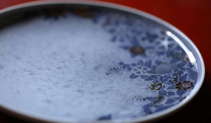 究極の器で至福の佐賀の食<br />
今右衛門窯編