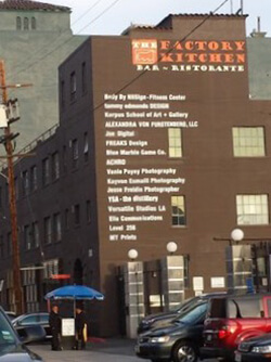 倉庫をクリエイトするダウンタウンのレストラン