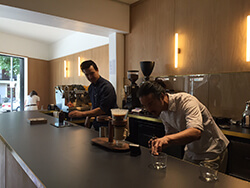 ラテ大国にブラックコーヒーの新潮流