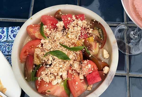 スイカ料理が光るトルコのメイハネ