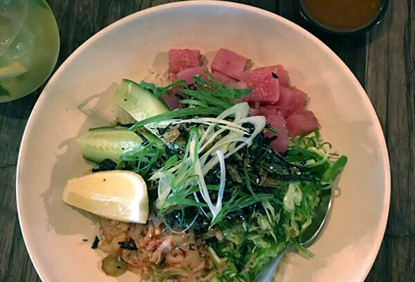 今夏を賑わせた料理「ポキ」