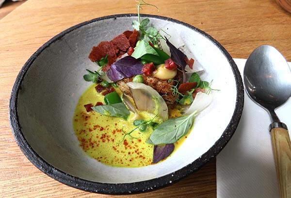 スプーン1本で独創的なフレンチを