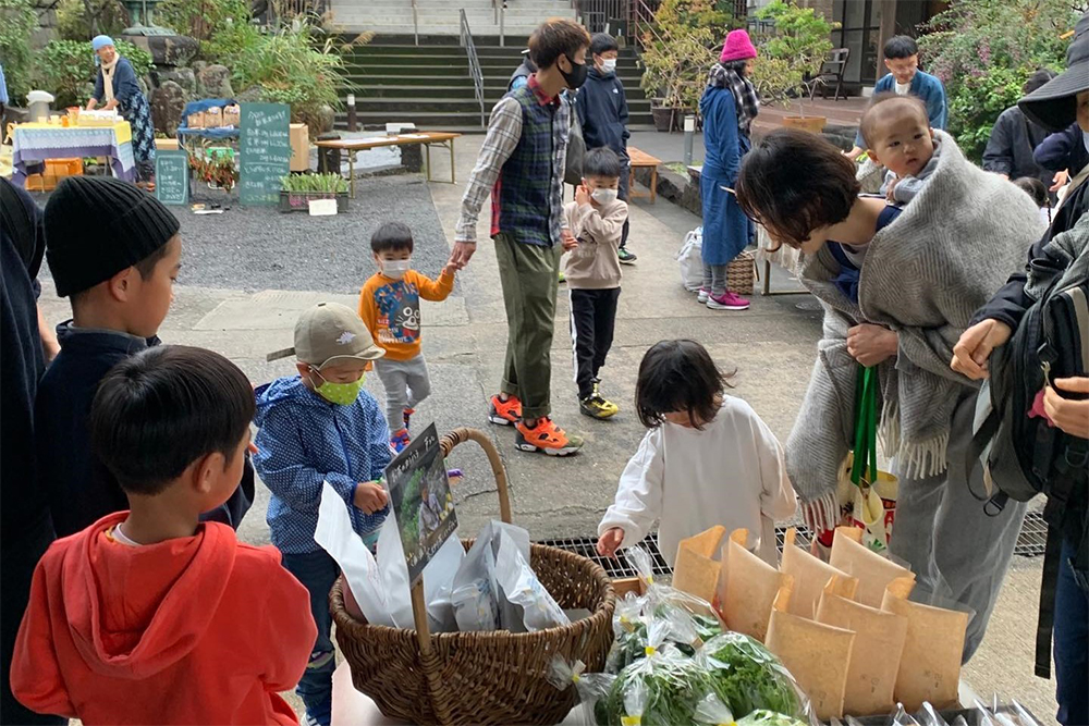 「お寺で朝市」を主催する「スタジオビーガン」の吉村さんは“terra communication”を提唱する。