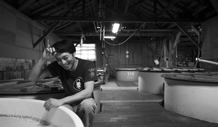 大地からの声――32        酒のポテンシャルを全方位的に上げていく。        宮崎「渡邊酒造場」渡邊幸一朗さん