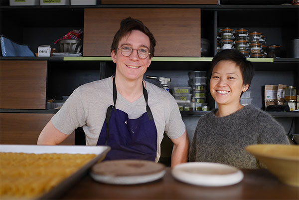 クリエイティブな炭火焼店が人気上昇中