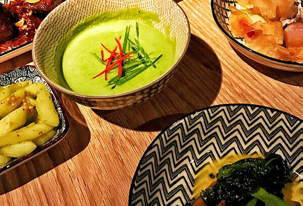 ドイツ料理も、小皿をみんなでシェア！