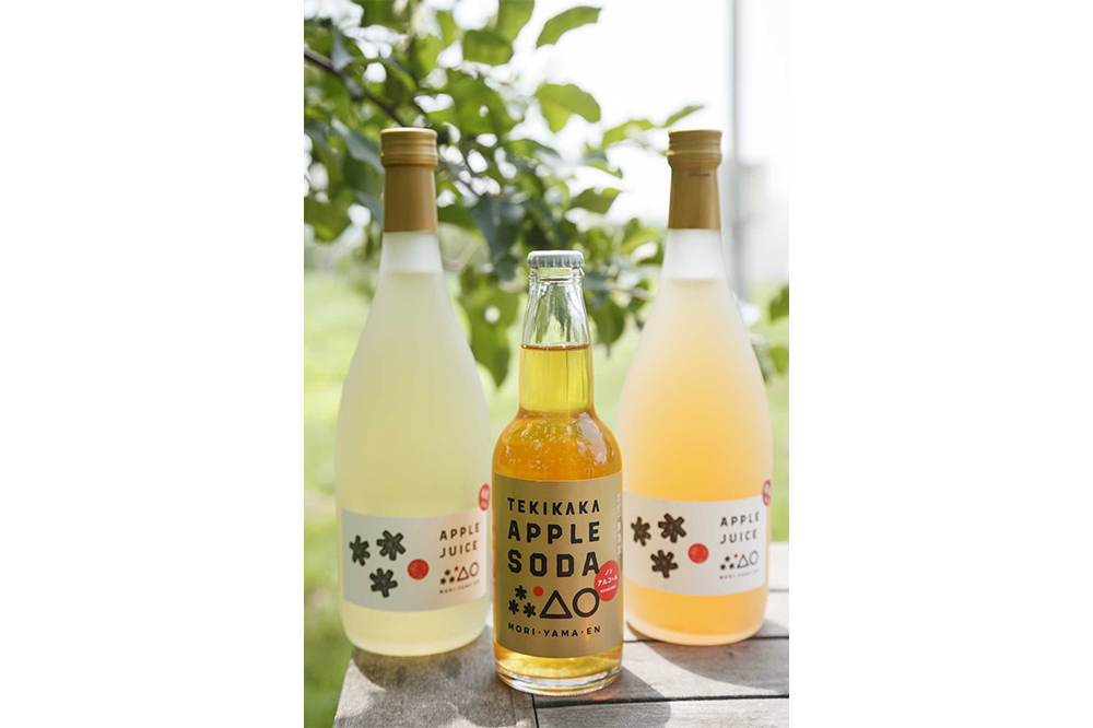 ジュースも製造。小瓶はアップルソーダ、大瓶はノンフィルタージュース。
