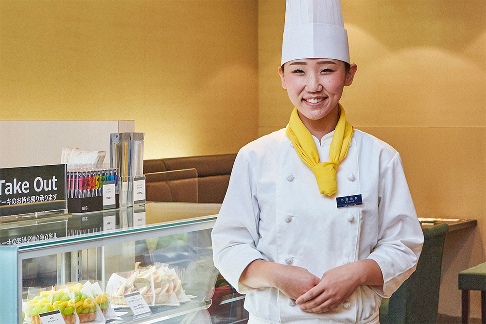 「カフェコムサ 池袋西武店」店長の水野理美さん。