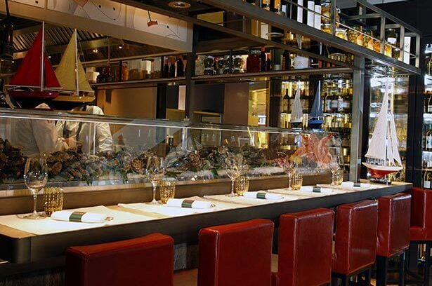 人気魚介レストランの味をカフェスタイルで