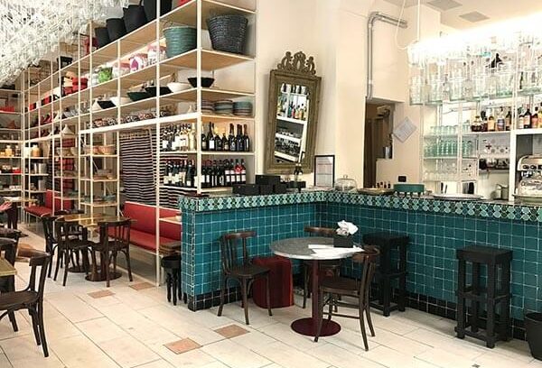 市場の一角に誕生した食文化の交流地点