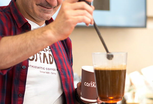 豆、抽出法、飲み方まで選べるバールが誕生