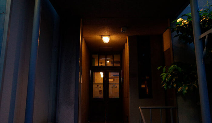 逃げ込める喫茶店へ