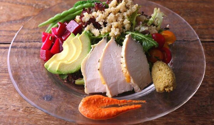 「Meat & Bakery Tavern」松浦寛大シェフに教わるパワーサラダレシピ