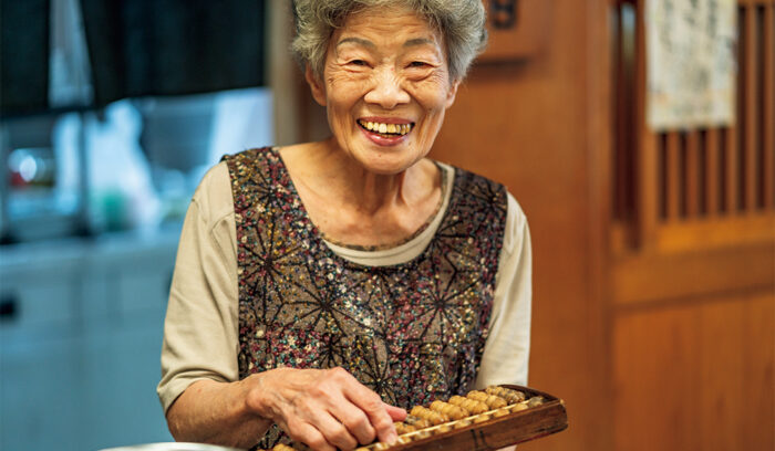 83歳の居酒屋看板娘。「店しとってよかったなと思います」