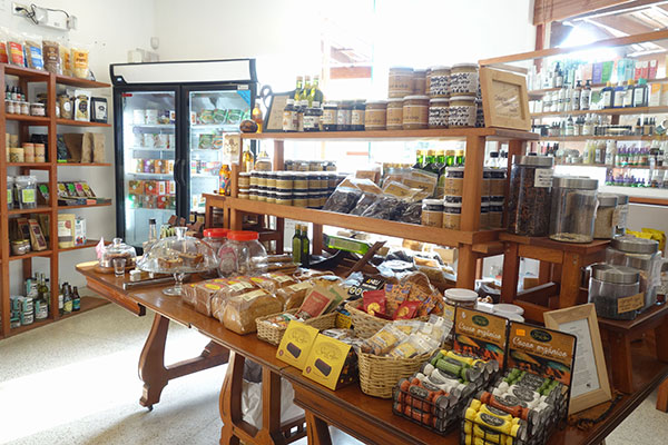 飲食と物販の垣根は曖昧に。リマのヴィーガン事情