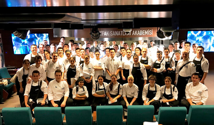 イスタンブール、Maksut Ascar