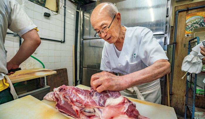 生涯現役シリーズ #07        86歳の肉職人。「鶏についてできないことは何もないね」